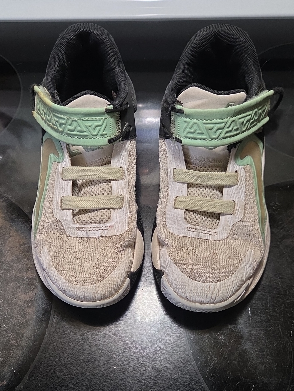 Nike Kids Beige and Mint Green Hook-and-Loop Sneakers